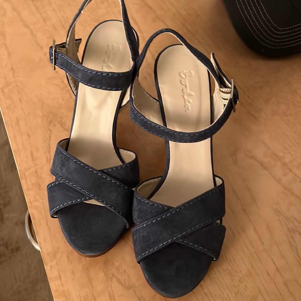Blue suede suede heels